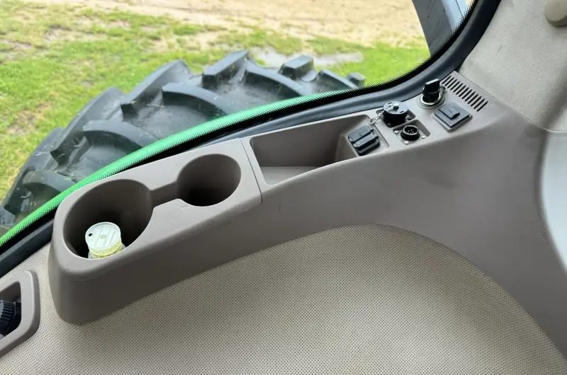 2016 John Deere 8320R MFWD photo 32