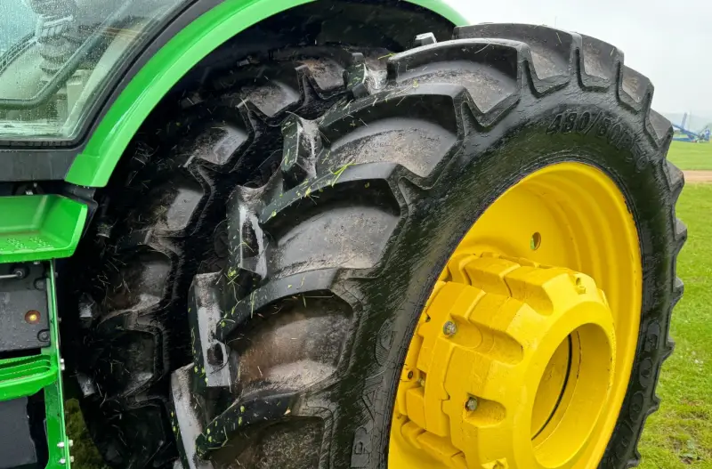 2016 John Deere 8320R MFWD photo 17