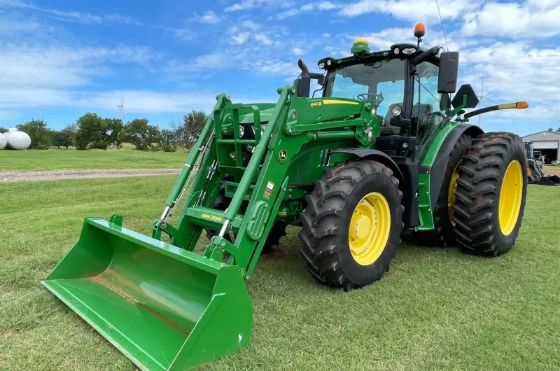 2015 John Deere 6155R MFWD photo 1