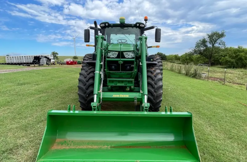 2015 John Deere 6155R MFWD photo 2