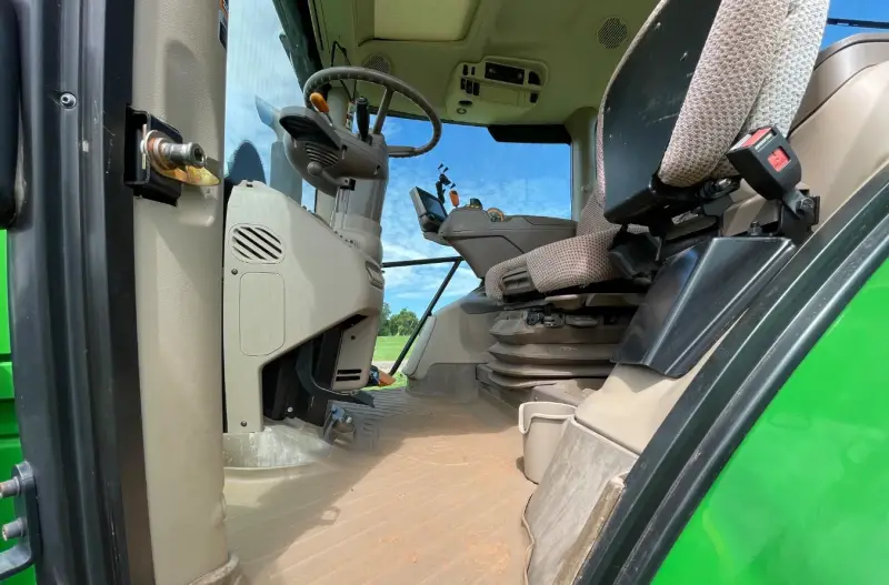 2015 John Deere 6155R MFWD photo 41