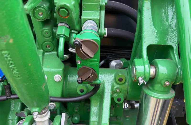 2020 John Deere 5125R MFWD photo 23