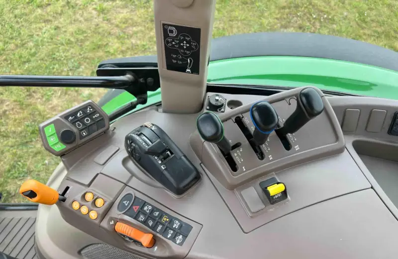 2020 John Deere 5125R MFWD photo 46