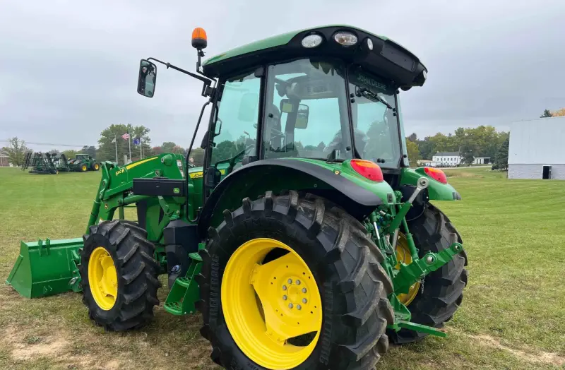 2020 John Deere 5125R MFWD photo 7