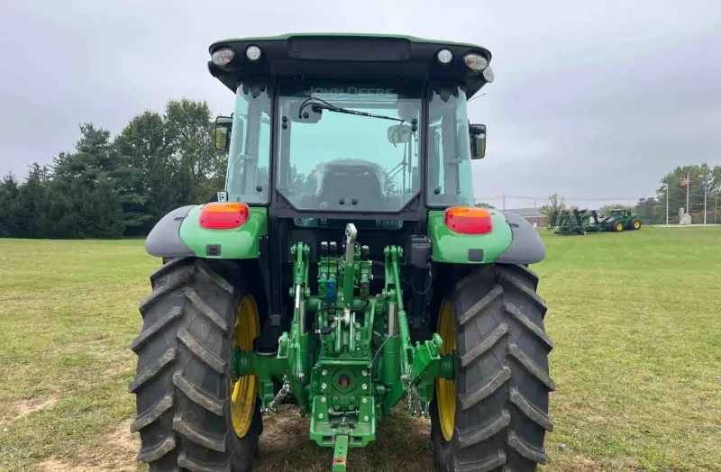 2020 John Deere 5125R MFWD photo 6