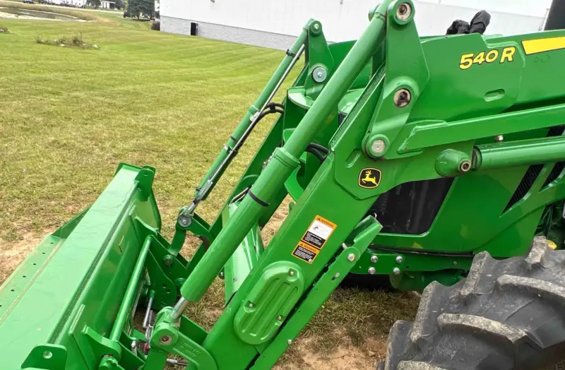 2020 John Deere 5125R MFWD photo 12