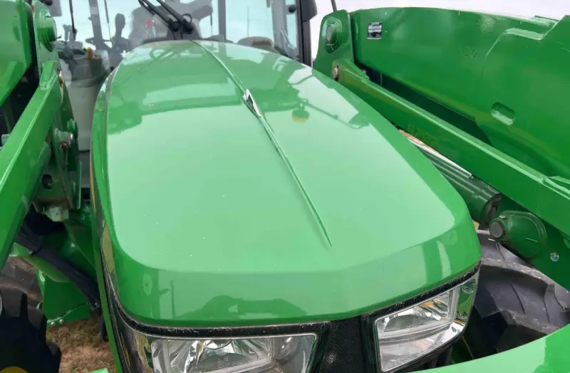 2020 John Deere 5125R MFWD photo 30