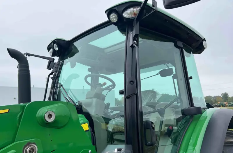 2020 John Deere 5125R MFWD photo 29