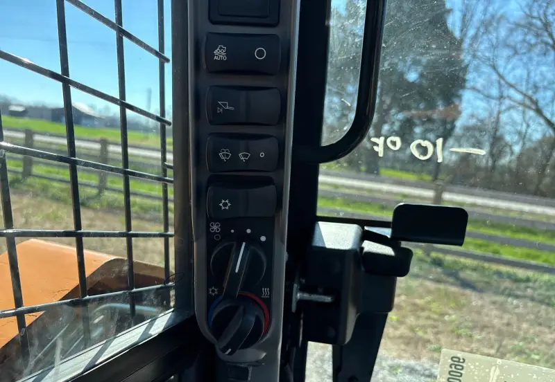 2021 Case SV280B photo 33
