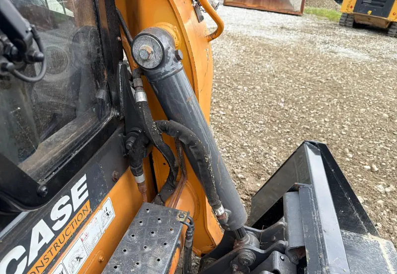 2022 Case SV340B photo 19