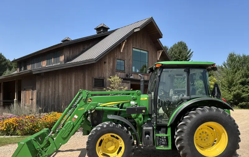 2016 John Deere 5100M MFWD Tractor W/H260 Loader & Bucket photo 8