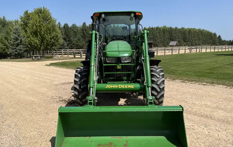 2016 John Deere 5100M MFWD Tractor W/H260 Loader & Bucket photo 2