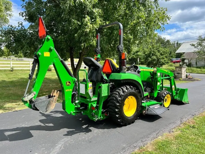 2018 John Deere 2032R photo 3