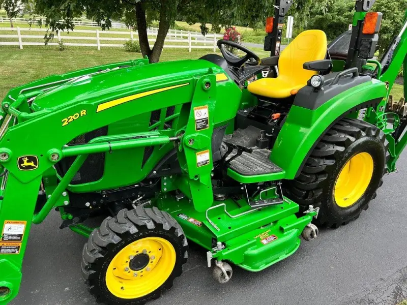 2018 John Deere 2032R photo 9