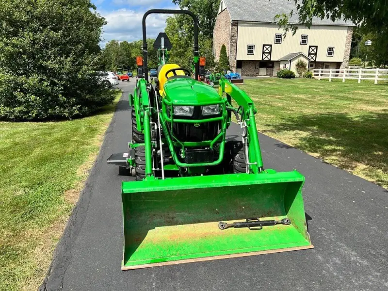2018 John Deere 2032R photo 5