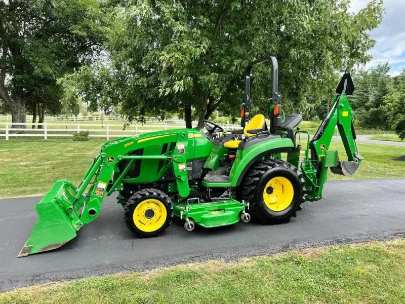 2018 John Deere 2032R photo 8