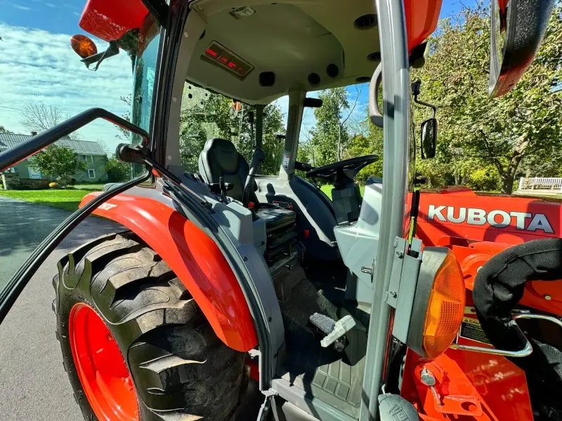 2019 Kubota Grand L4060 Tractor Cab photo 15