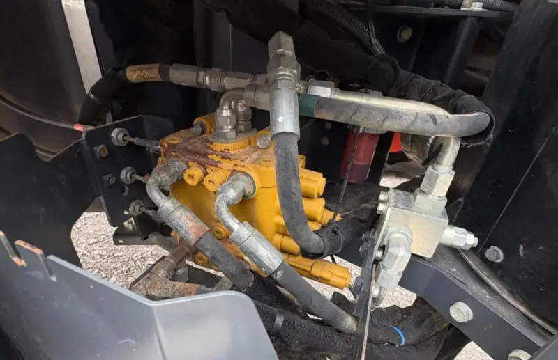 2019 Kubota M6-141 MFWD photo 36
