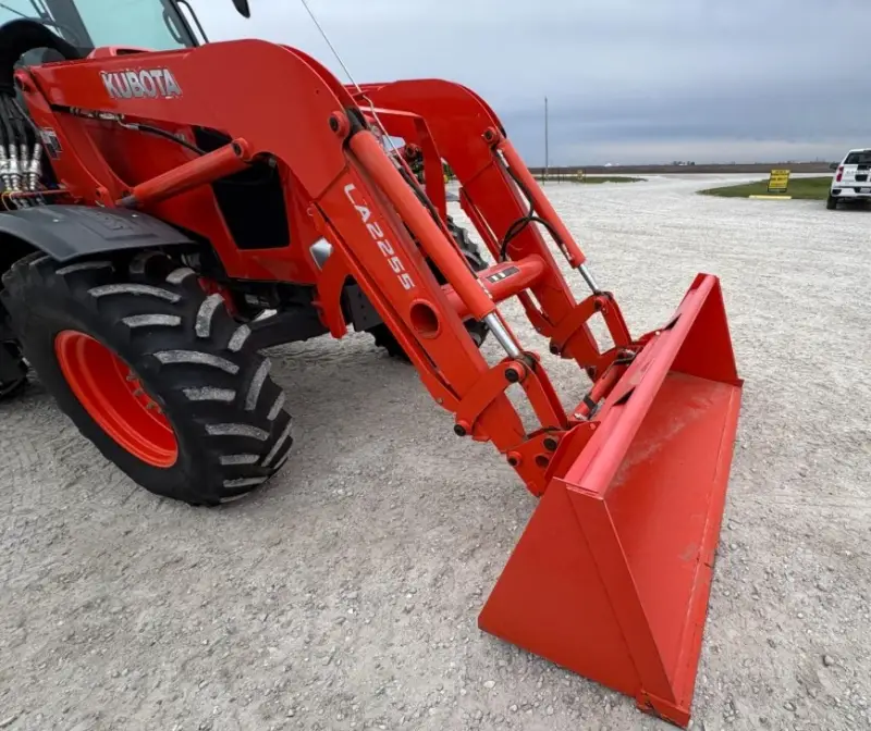 2019 Kubota M6-141 MFWD photo 39