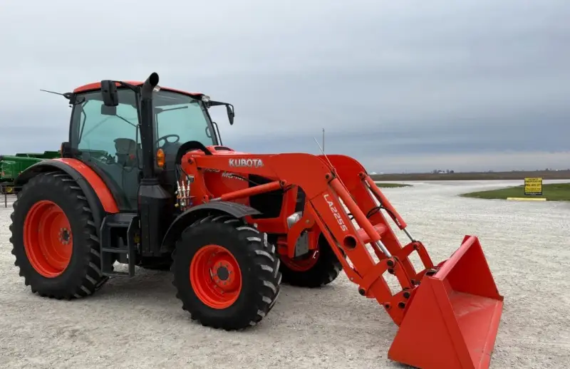 2019 Kubota M6-141 MFWD photo 3