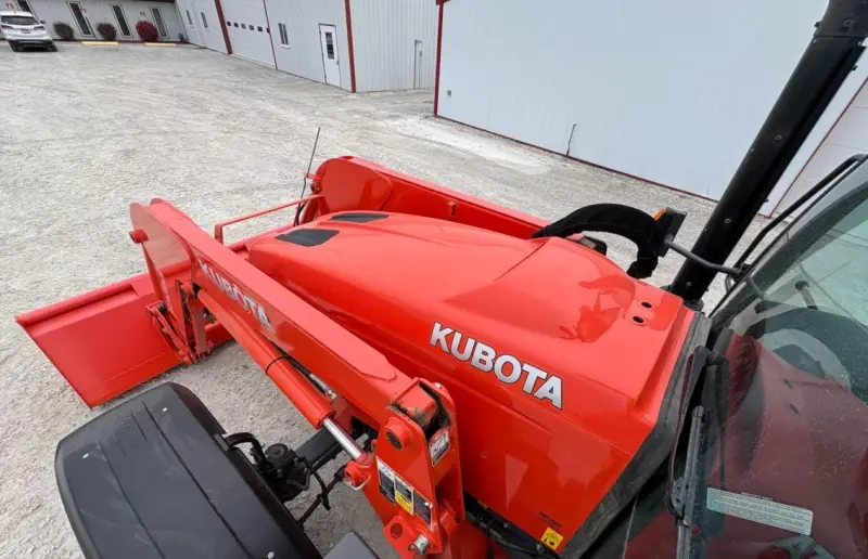 2019 Kubota M6-141 MFWD photo 16