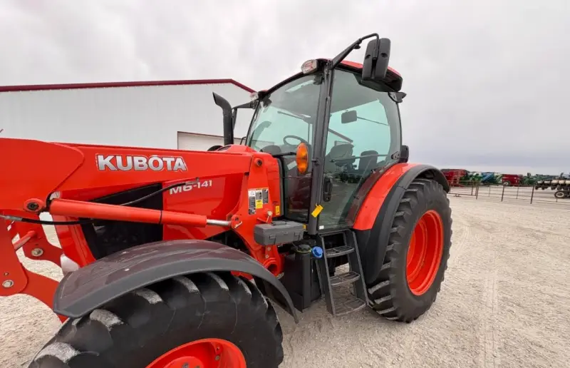 2019 Kubota M6-141 MFWD photo 13