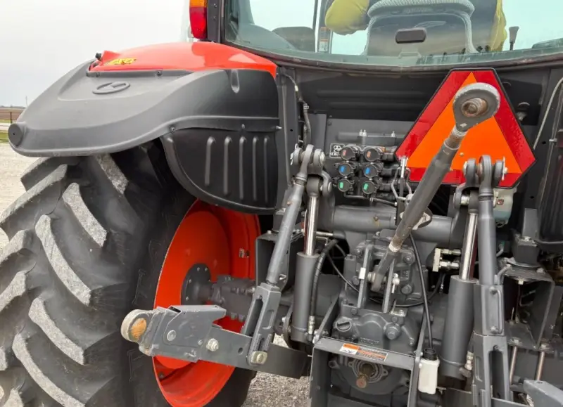 2019 Kubota M6-141 MFWD photo 31