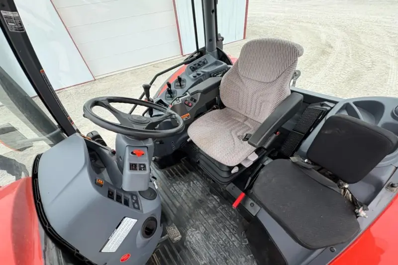 2019 Kubota M6-141 MFWD photo 60