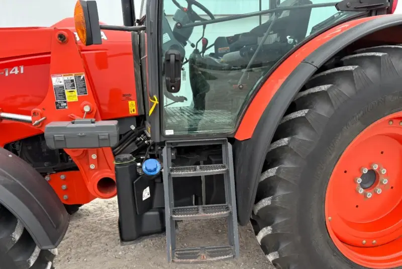 2019 Kubota M6-141 MFWD photo 19