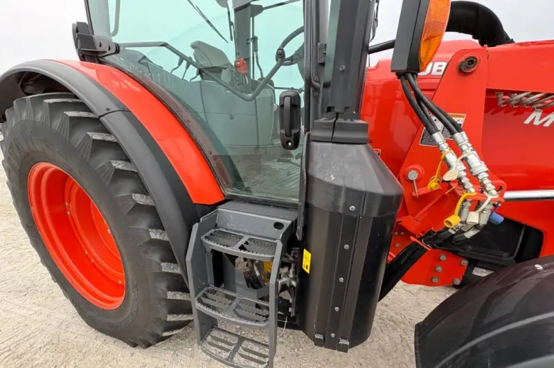 2019 Kubota M6-141 MFWD photo 33