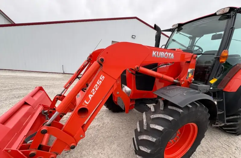 2019 Kubota M6-141 MFWD photo 10