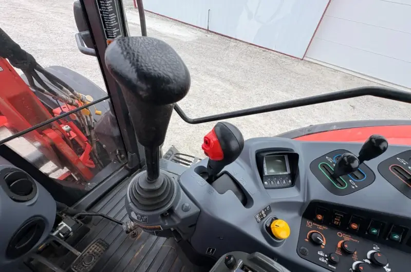 2019 Kubota M6-141 MFWD photo 71